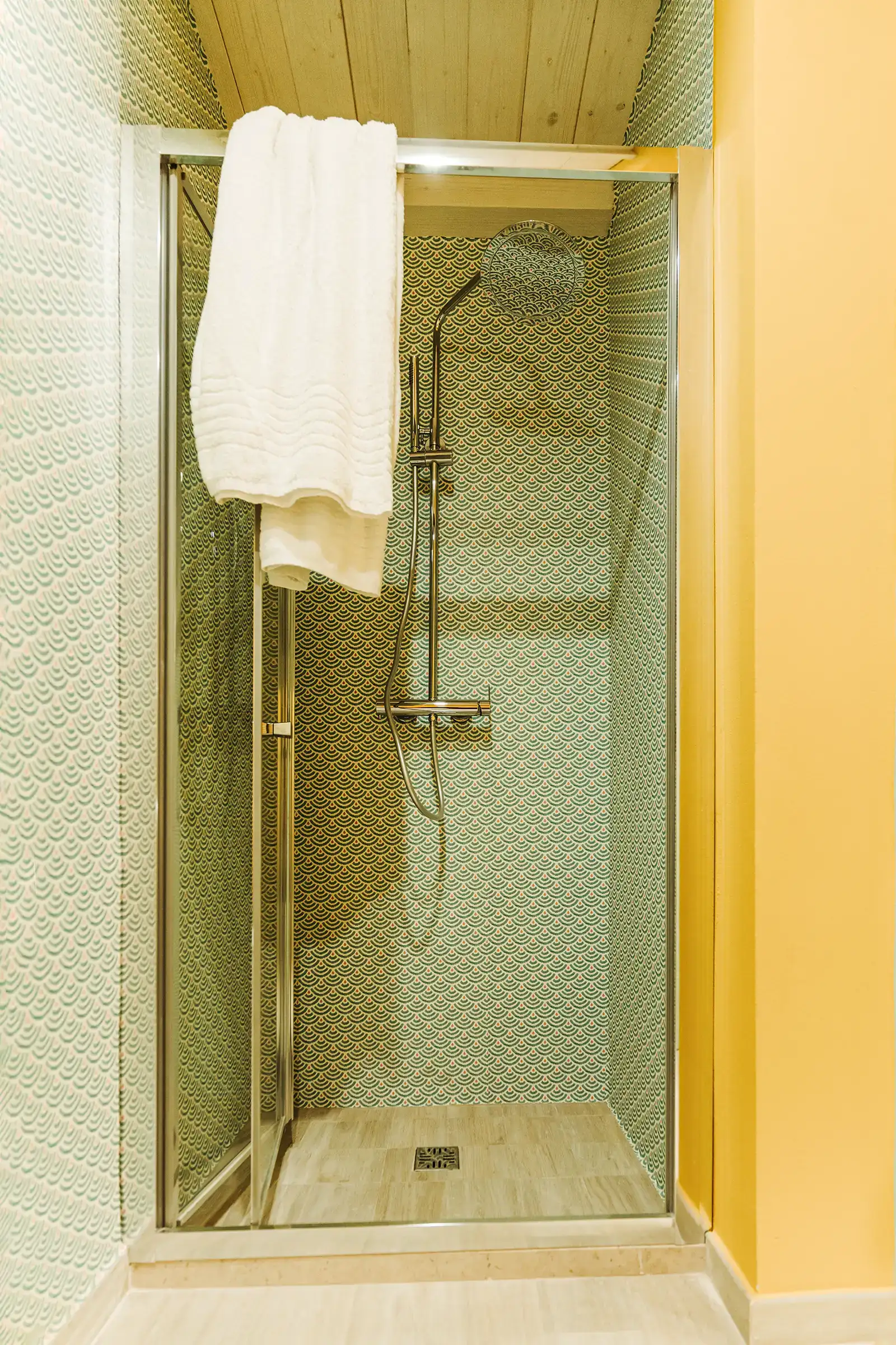 Canudis Apartments, Burning Pride, bathroom